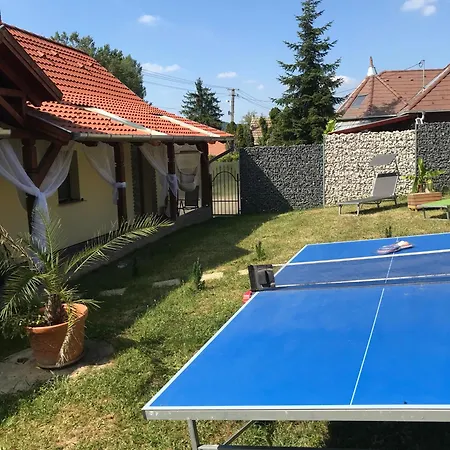 Vip Maganszallas Villa
